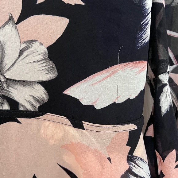 {🌟HP 🌟 VINCE CAMUTO} floral ruffle dress - Picture 2 of 3